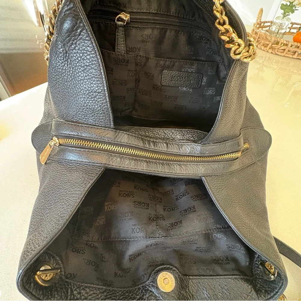 Michael Kors Jet Set Pebbled Leather Shoulder Bag